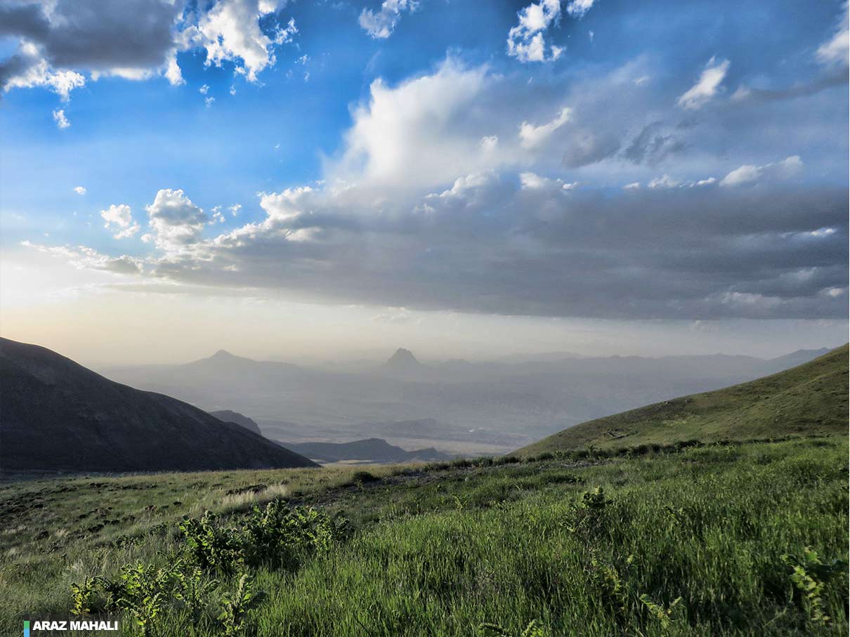 طبیعت زیبای دامنه کوه کَمچی ( کیامکی ) در خرداد ماه