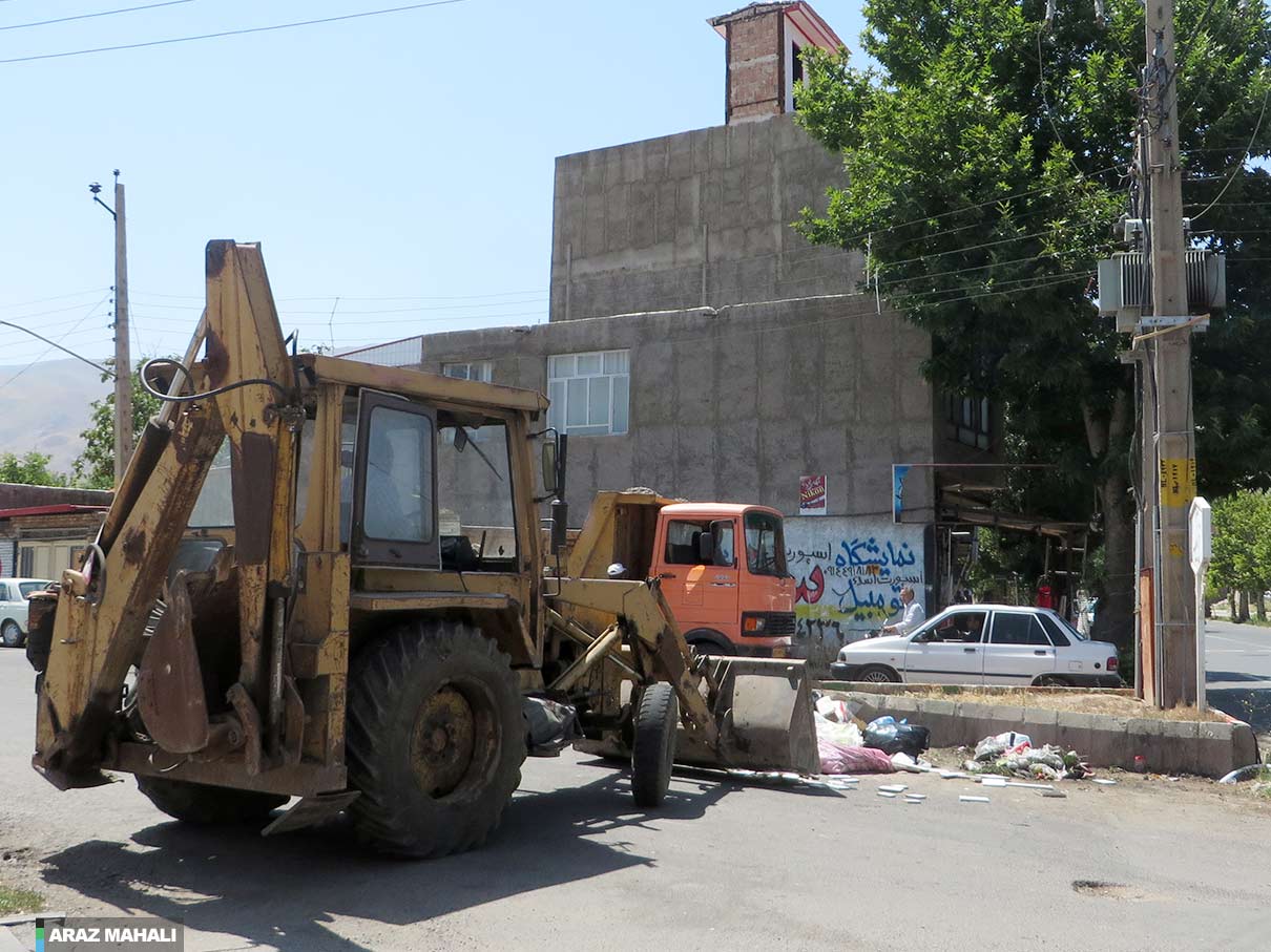 جمع آوری ماشینی و مکانیزه زباله ها در هادیشهر